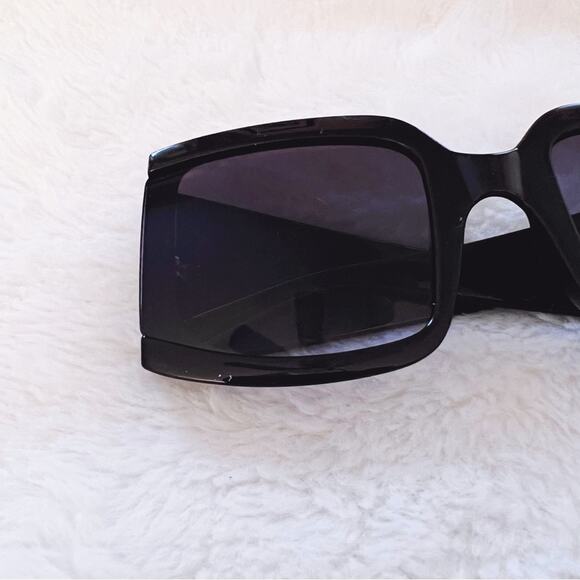 Fiona Black Oversized Rectangle Thick Sunglasses - Picture 5 of 12